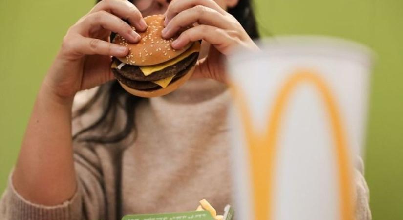Mit tudhat a sztárséf hamburgere hazánk egyik legnagyobb gyorséttermében?