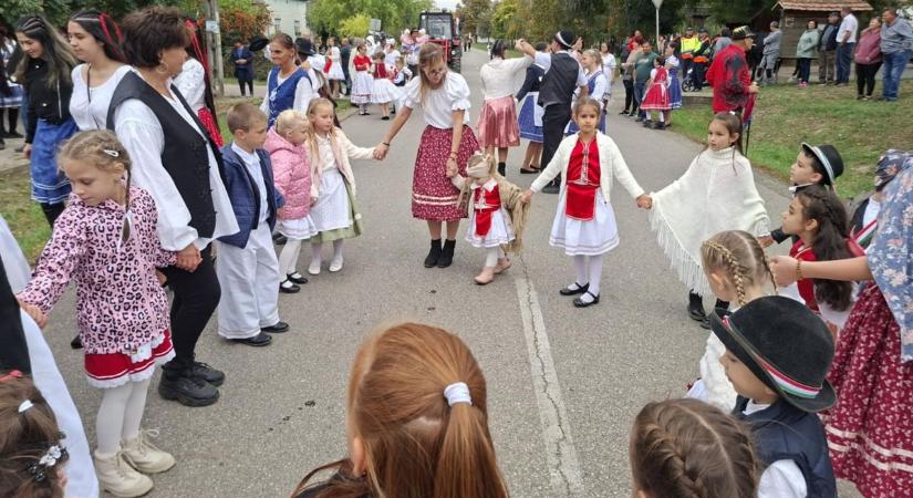 Mulatott a falu Sárszentlőrincen (fotógaléria)