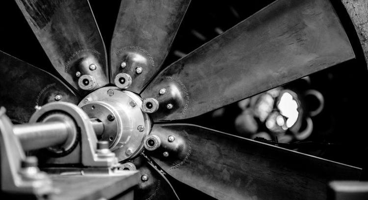 Automatikus ventilátorlapátszög beállítás a hatékony motorhűtésért