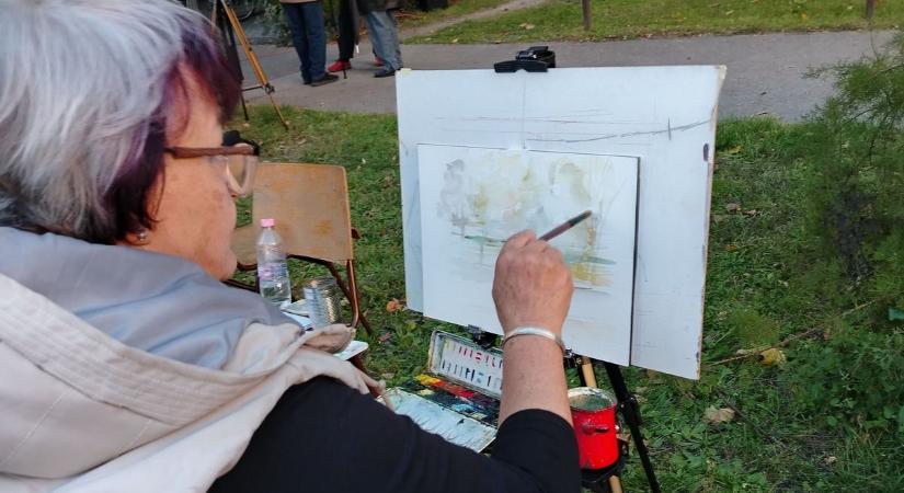 Szobrok, festmények a kirakatokban