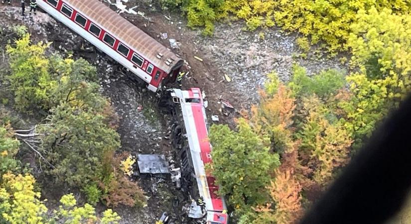 Két vonat ütközött Szlovákiában, a magyar határ közelében