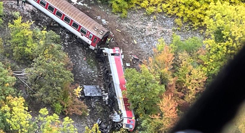 Két gyorsvonat rohant egymásba Szlovákiában, több mint százan megsebesültek