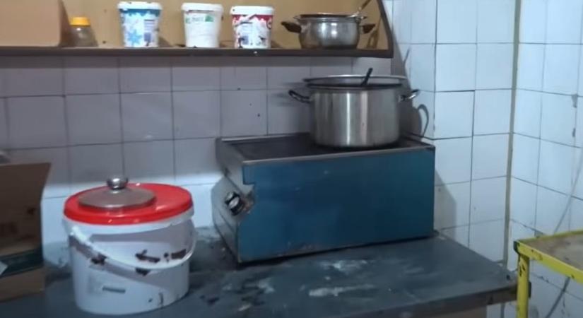 Rovartetemek, pókhálós és koszos eszközök: videón a bezáratott tiszavasvári péküzem