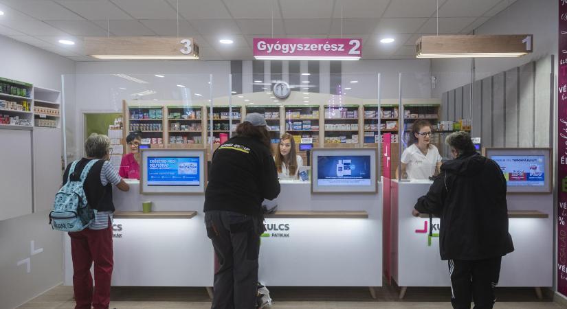 Távozik egy kuratóriumi tag, új elnöke is lesz a méltányossági gyógyszertámogatást engedélyező alapítványnak