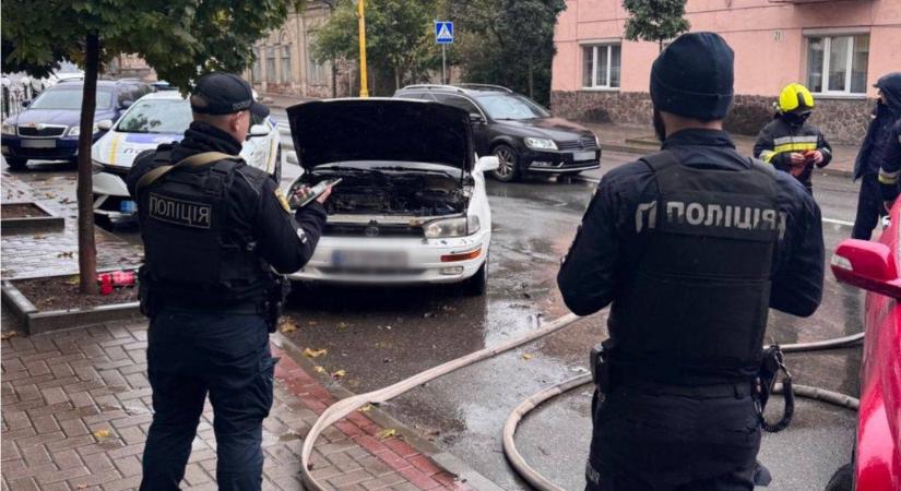 Menet közben gyulladt ki egy autó a megyeszékhelyen