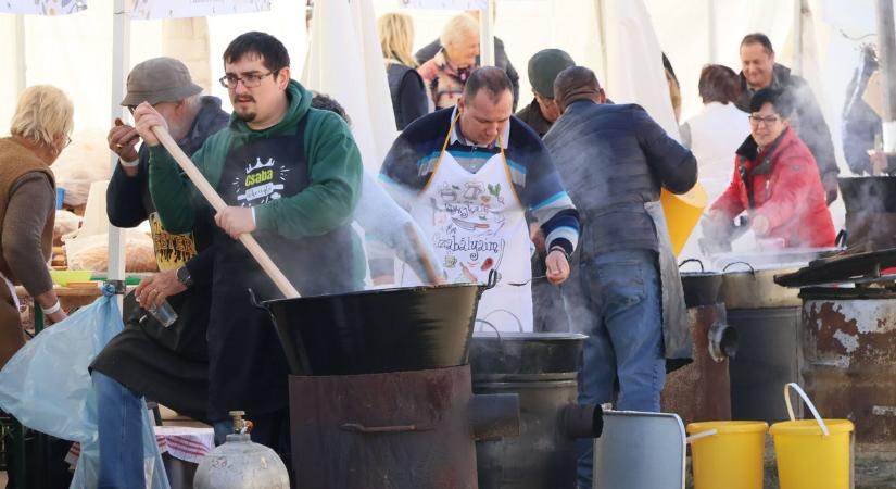 A dunamelléki református hívek legnagyobb találkozóját rendezték Dunaszentgyörgyön (galéria)