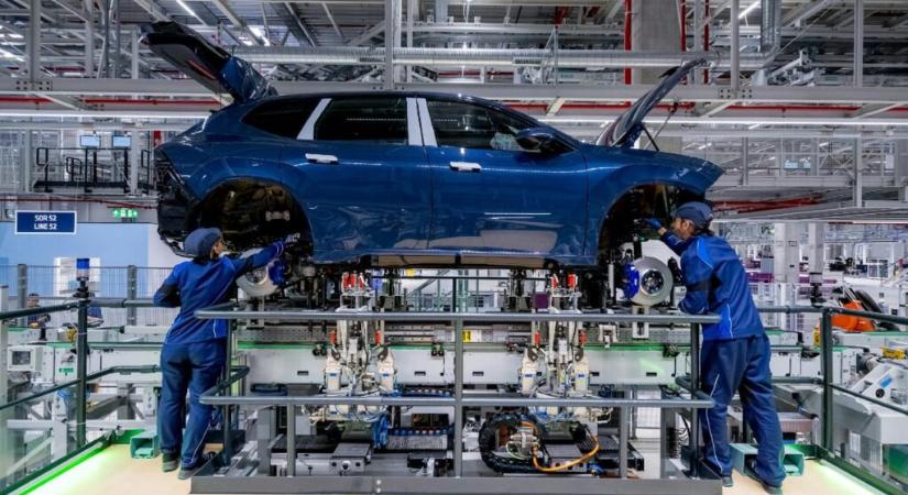 Ennyi a kezdő fizetés a debreceni BMW-gyárban