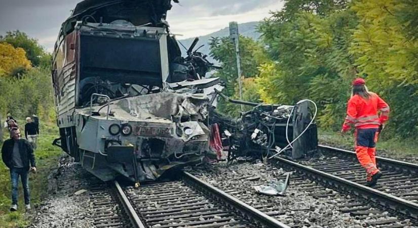 Összeütközött két gyorsvonat Kelet-Szlovákiában a magyar határ közelében, sok sérült van