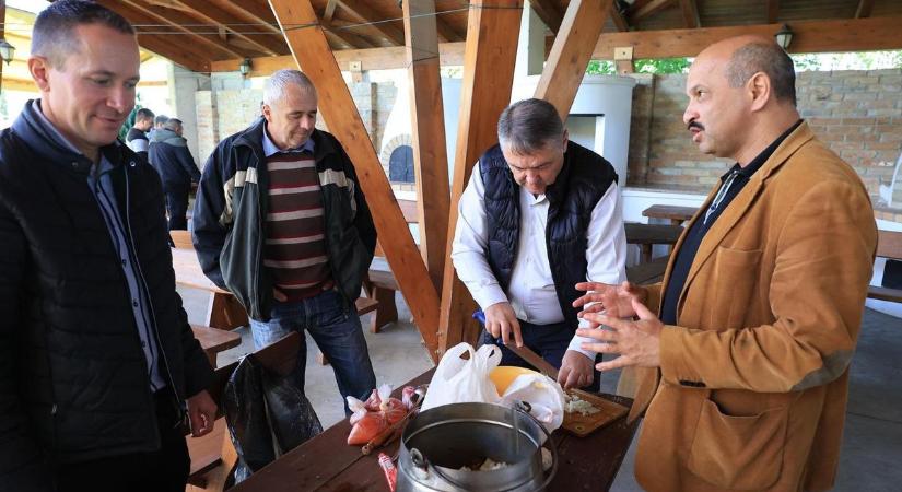 Különleges program erősíti a párbeszédet a rendőrök és a roma közösség tagjai között (képgaléria)