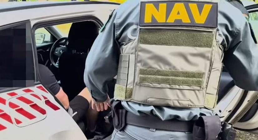 Hatalmas pénzmosó hálózatra csapott le a NAV, tizenhét embert állítottak elő – videó