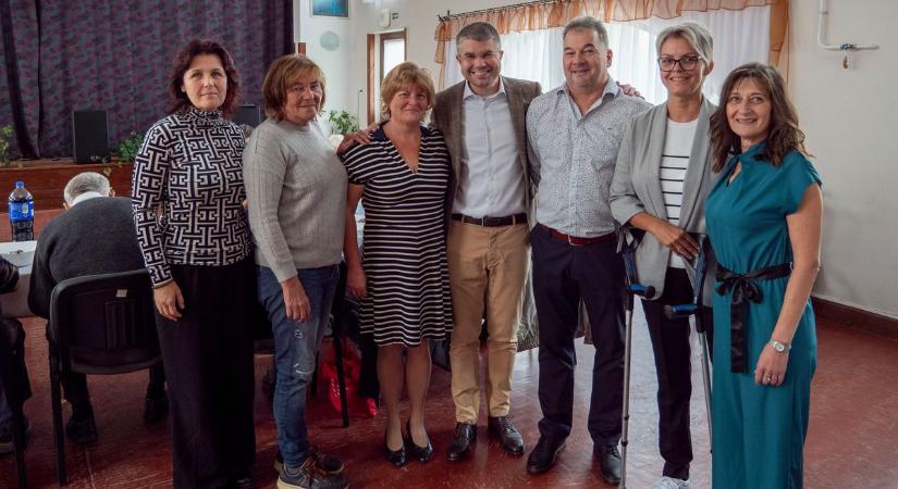 Együtt a múltért és a jövőért - Az idősek napját ünnepelték Tokorcsban