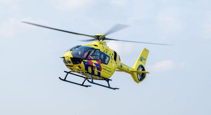 Mentőhelikopter szállt le Poroszlónál, durva baleset történt a 33-ason