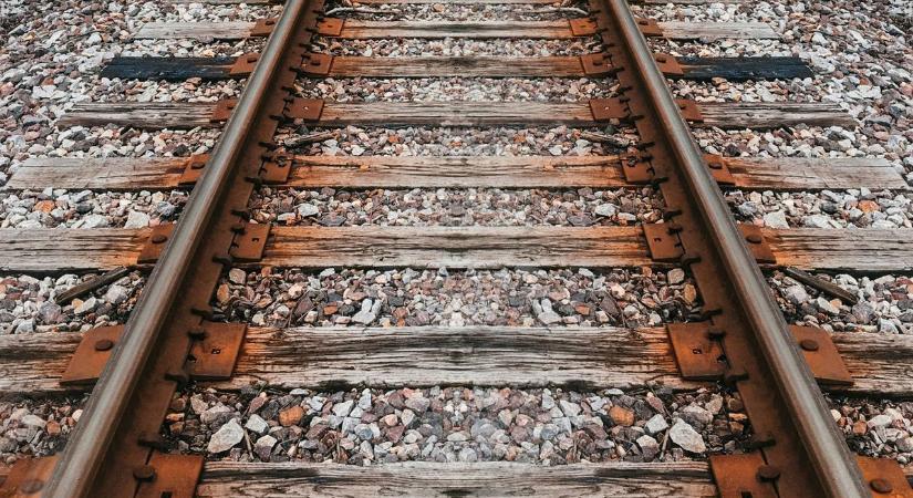 Szádalmási vonatbaleset: Vannak magyar érintettek? Közleményt adott ki a minisztérium