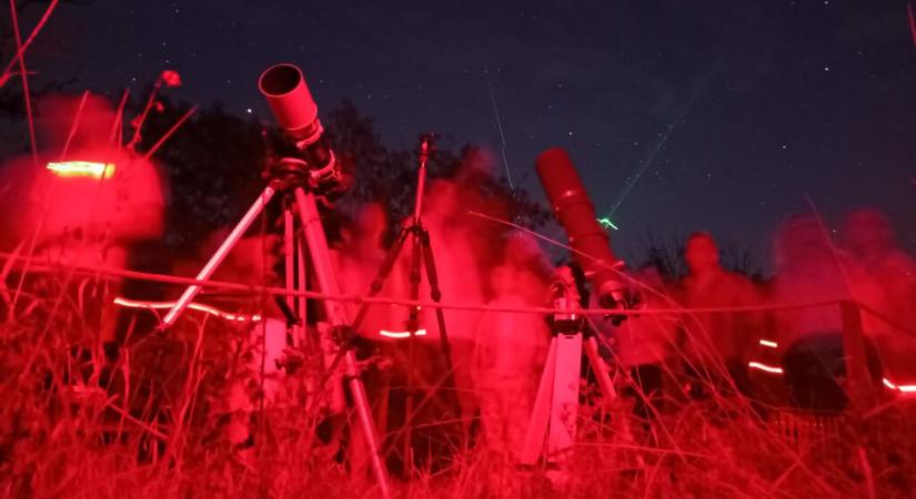 Egy este alatt akár két üstököst is megfigyelhetnek az érdeklődők a Hortobágyon