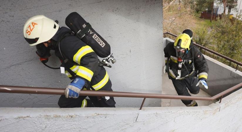 Tűzoltók a magasban: a nyíregyházi páros ismét remekelt a lépcsőfutó bajnokságon!