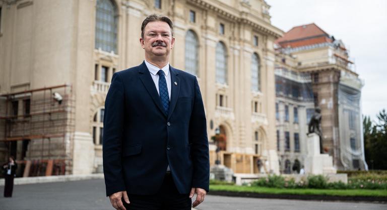 Politikai vita árát fizetik az egyetemi polgárok Magyarországon – Debreceni Egyetem kancellárja az Indexnek