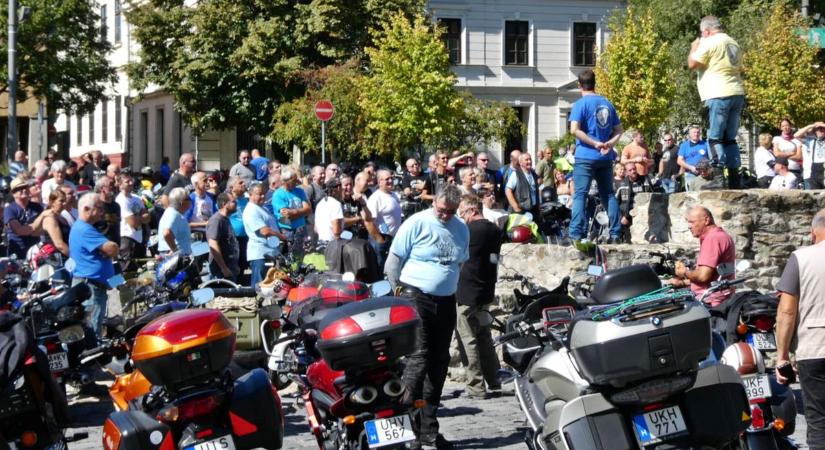Deák-emléktúrán jártak a zalai motorosok és barátaik