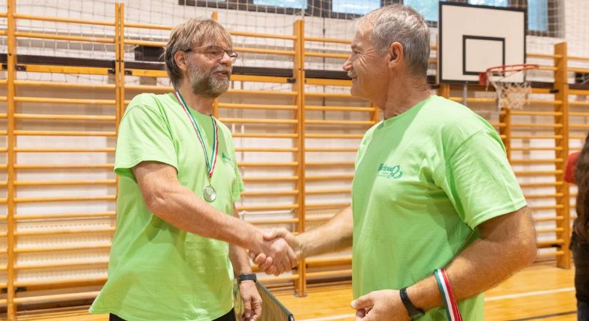 Megható pillanattal indult a megyei asztalitenisz-csapatbajnokság ( galéria)