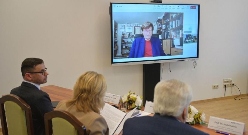 Megvan, kik kapják meg elsőként a Karikó Katalin által alapított JATE-díjat, amely 1,7 millió forinttal jár