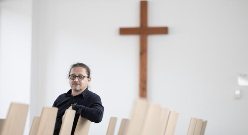 A templomtereket személyessé, ugyanakkor szakrális térként is érzékelhetővé kell tenni