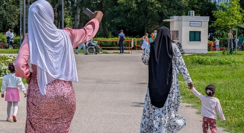 Havi 9 ezer euró támogatást kap Bécsben egy 12 gyerekes migráns család