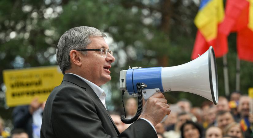Váratlanul visszavonul a politikától a moldáv kormányfő