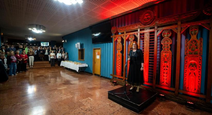 Felavatták a Csengey Dénes Kulturális Központ megújult színháztermét