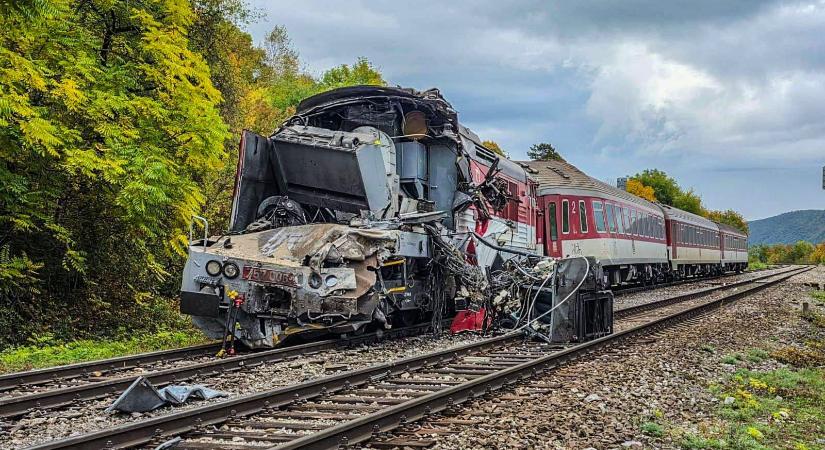 Súlyos vonatbaleset történt Szlovákiában: több mint 90-en megsérültek a magyar határ közelében