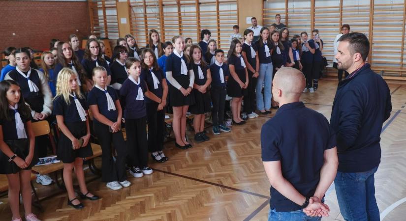 A gyerekek kíváncsi kérdéseire Kapu Tibor elmesélte, hogyan vécézett az űrben — galériával