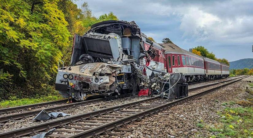 Vasúti katasztrófa Szádalmás közelében: több tucat sérült, országos összefogás a mentésben