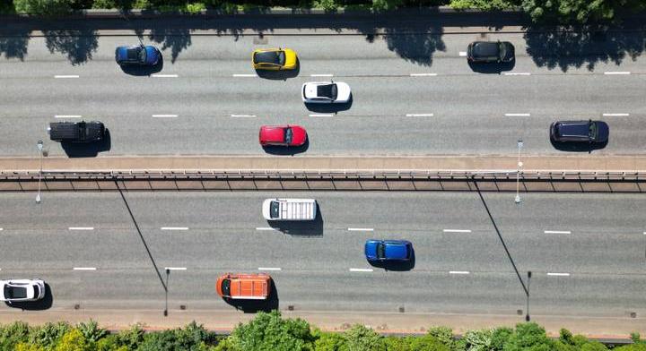 Hatalmas árzuhanás: jön a 2500 forintos autópálya-matrica