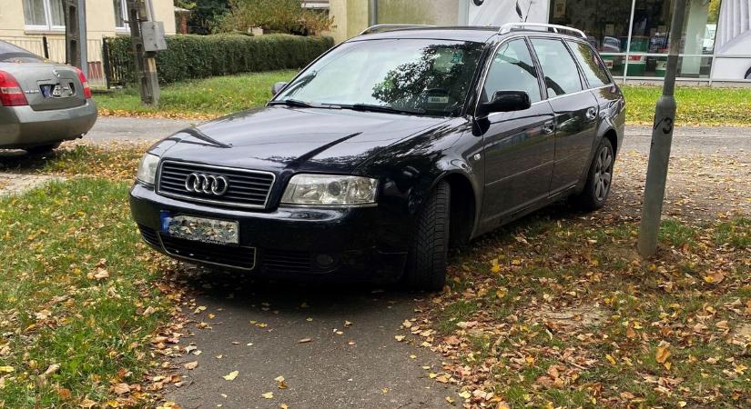A karikákkal mindent szabad? A járdán állt meg a zalai városban, lefényképezték