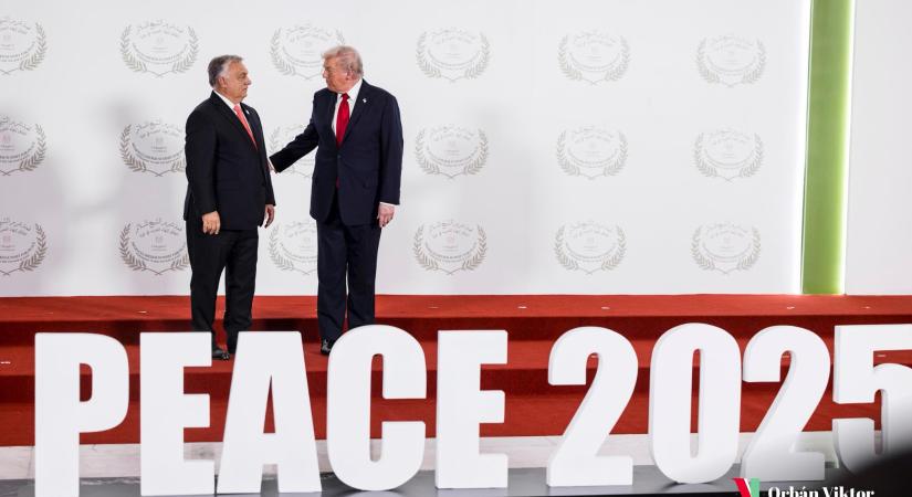 Trump a békecsúcs kellős közepén, az egész világ előtt dicsérte agyon Orbán Viktort