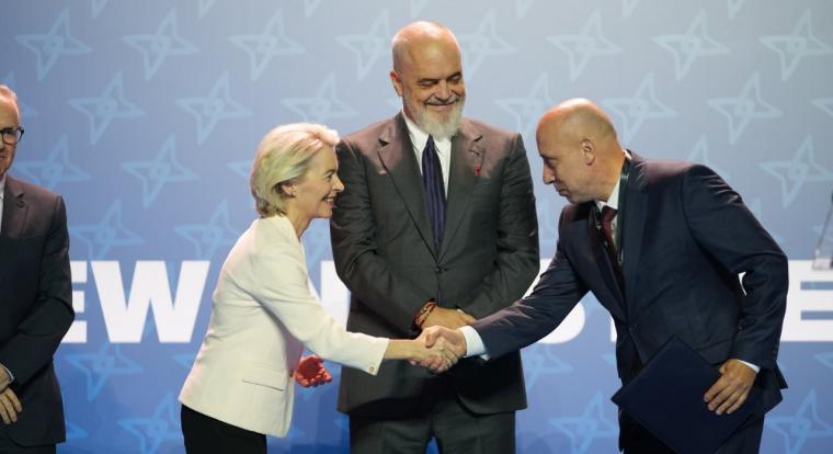 Zöld utat kapott a 4iG, hogy összekösse Afrikát, a Közel-Keletet és a Nyugat-Balkánt az EU-val