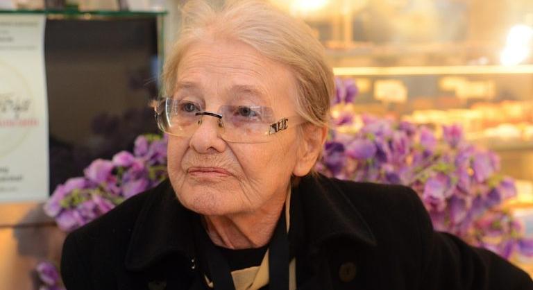 Ő Törőcsik Mari gyönyörű lányunokája, a vietnámi származású Máhr Vi