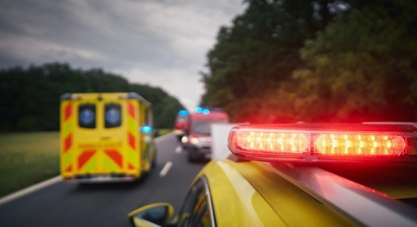 Légi-katasztrófa történt az autópályán – mindenki elhunyt a gépen