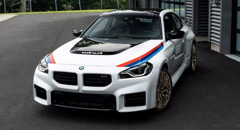 Tiszta 70-es évek: első turbós modelljére emlékeztet a BMW