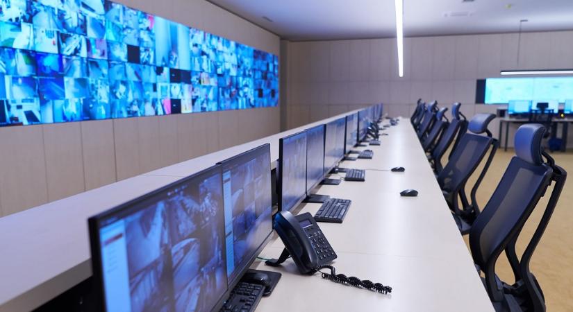 Változik a nemzetbiztonsági stratégia: a hibrid háború ellen védekeznek, a korrupciót támadják