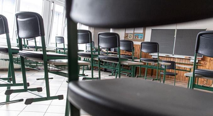 Hiába kezdődött el a tanév, még mindig több száz pedagógus hiányzik az oktatásból