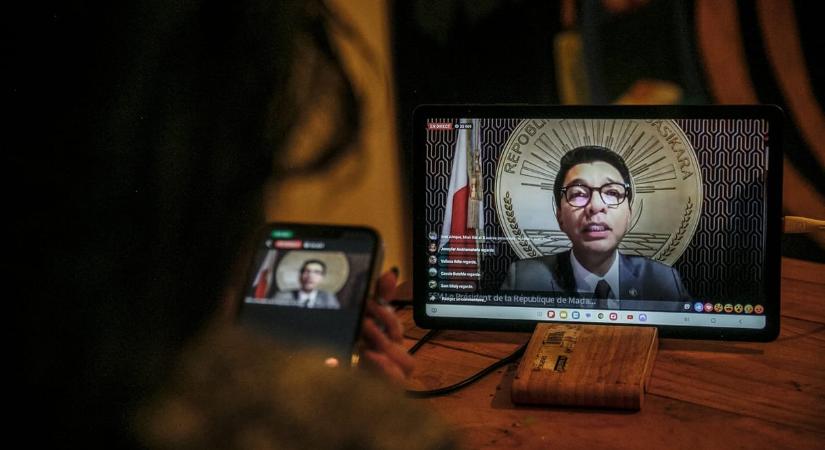 Búvóhelyéről üzente meg az elmozdított madagaszkári elnök, hogy nem hajlandó lemondani