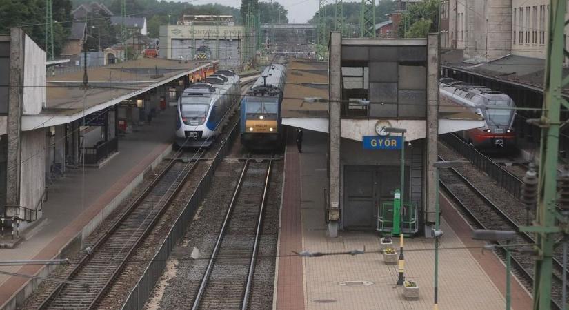Szenzációs képeslap került elő a győri pályaudvarról