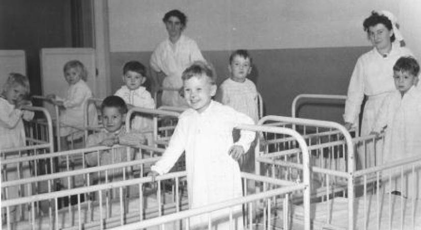 Az állam kihátrál a botrányokba fulladó gyermekvédelemből, és az egyházakra bízná a gyerekeket