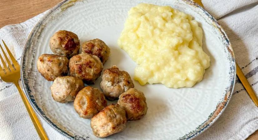 Svéd húsgolyó krémes krumplipürével: sütőben sül a fűszeres fasírt