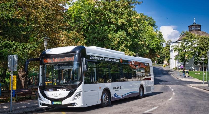 Balatonfüred utasainak szolgálatában az elektromos Ikarusok