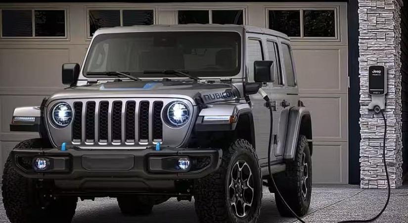 Elrontotta méregdrága hibrid terepjáróit a Jeep új szoftverfrissítése