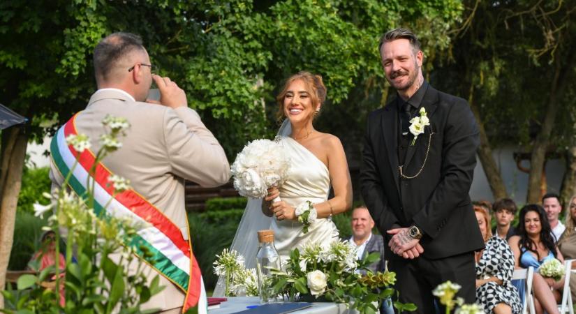 Házasság első látásra: Rebeka a saját zenéjére vonult az oltár elé, majdnem az egész dalt végighallgatta a násznép