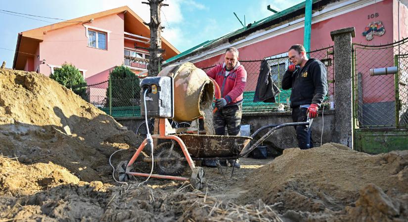 Siralmas állapotban van az építőipar, a covid óta nem látott mélységbe zuhant az ágazat
