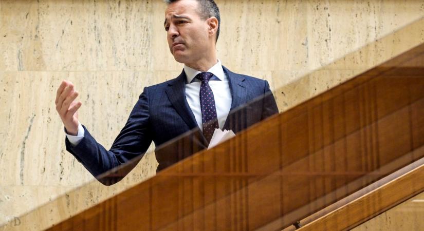 Drucker milliókat spórolna az iskolákon. Azt állítja, az átszervezés javíthatja a minőséget