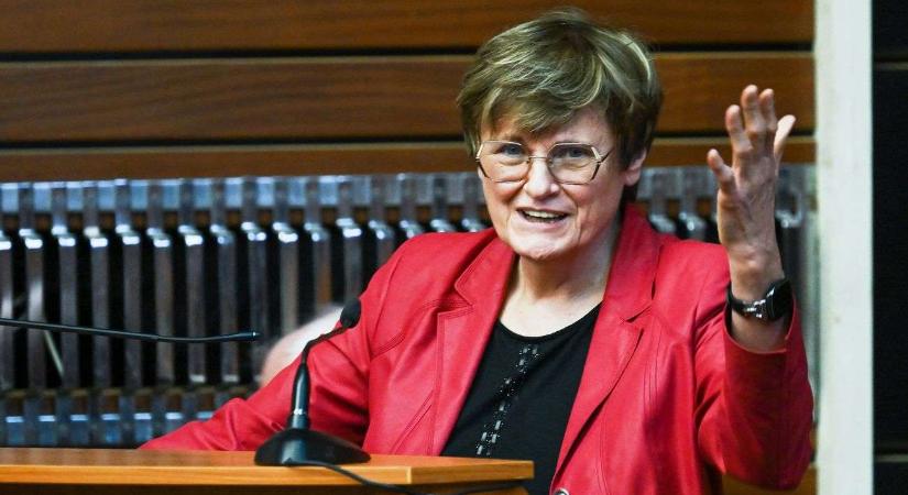 Ilia Mihály, az irodalomtudomány élő legendája elsők között kapja meg a Karikó Katalin alapította JATE-díjat