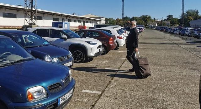 VASÚTÁLLOMÁS – Állandó gond: Nincs elég parkoló